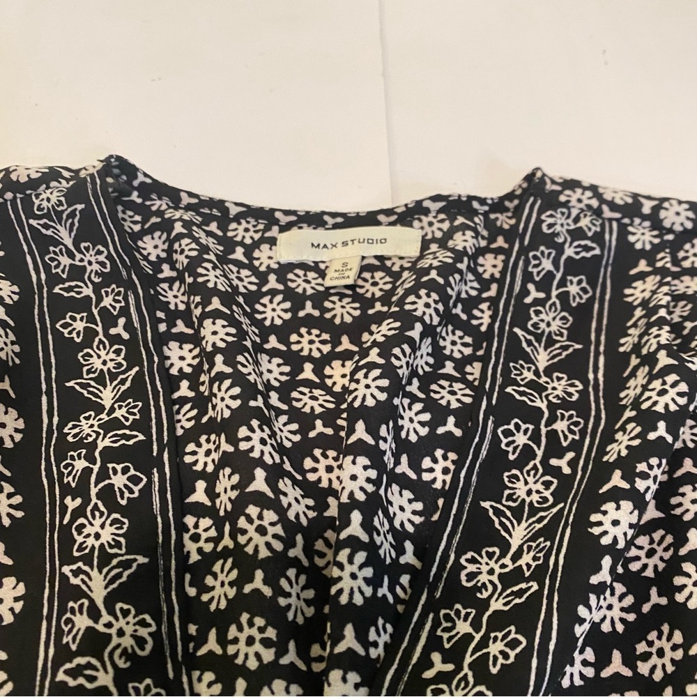 🍁Max Studio black and white blouse size small - Picture 3 of 5